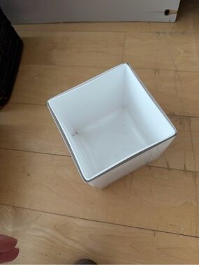 🗽❤️CB2 White Square Planter